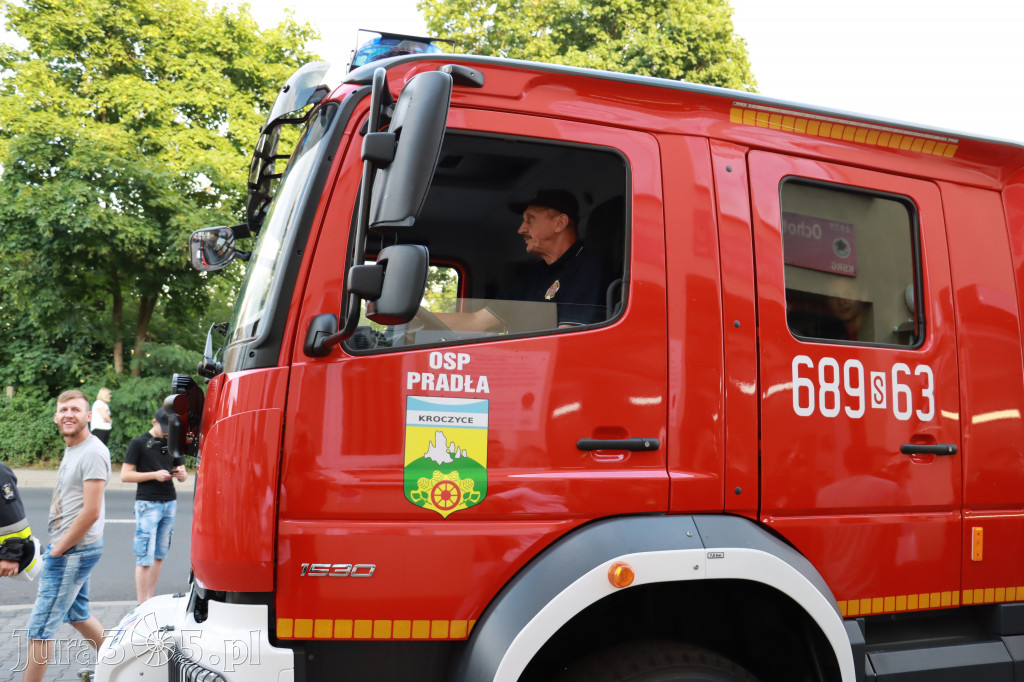 Przywitanie nowego wozu strażackiego - Pradła.