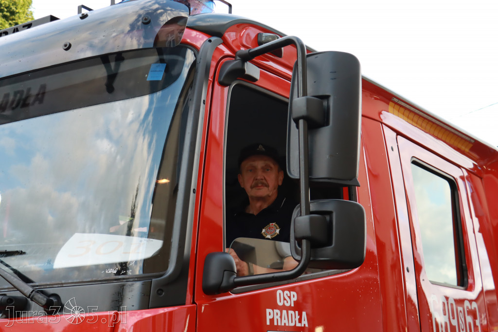 Przywitanie nowego wozu strażackiego - Pradła.