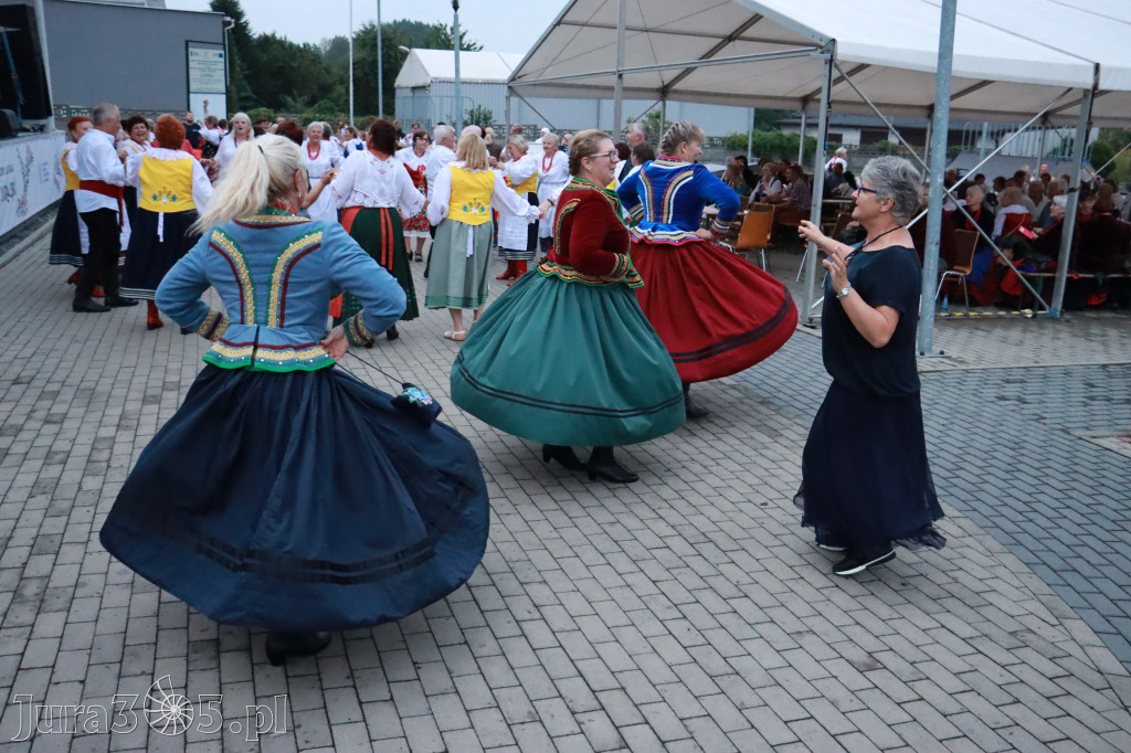 Zabawa taneczna - JURAJSKI GOŚCINIEC Koziegłowy 2022r.