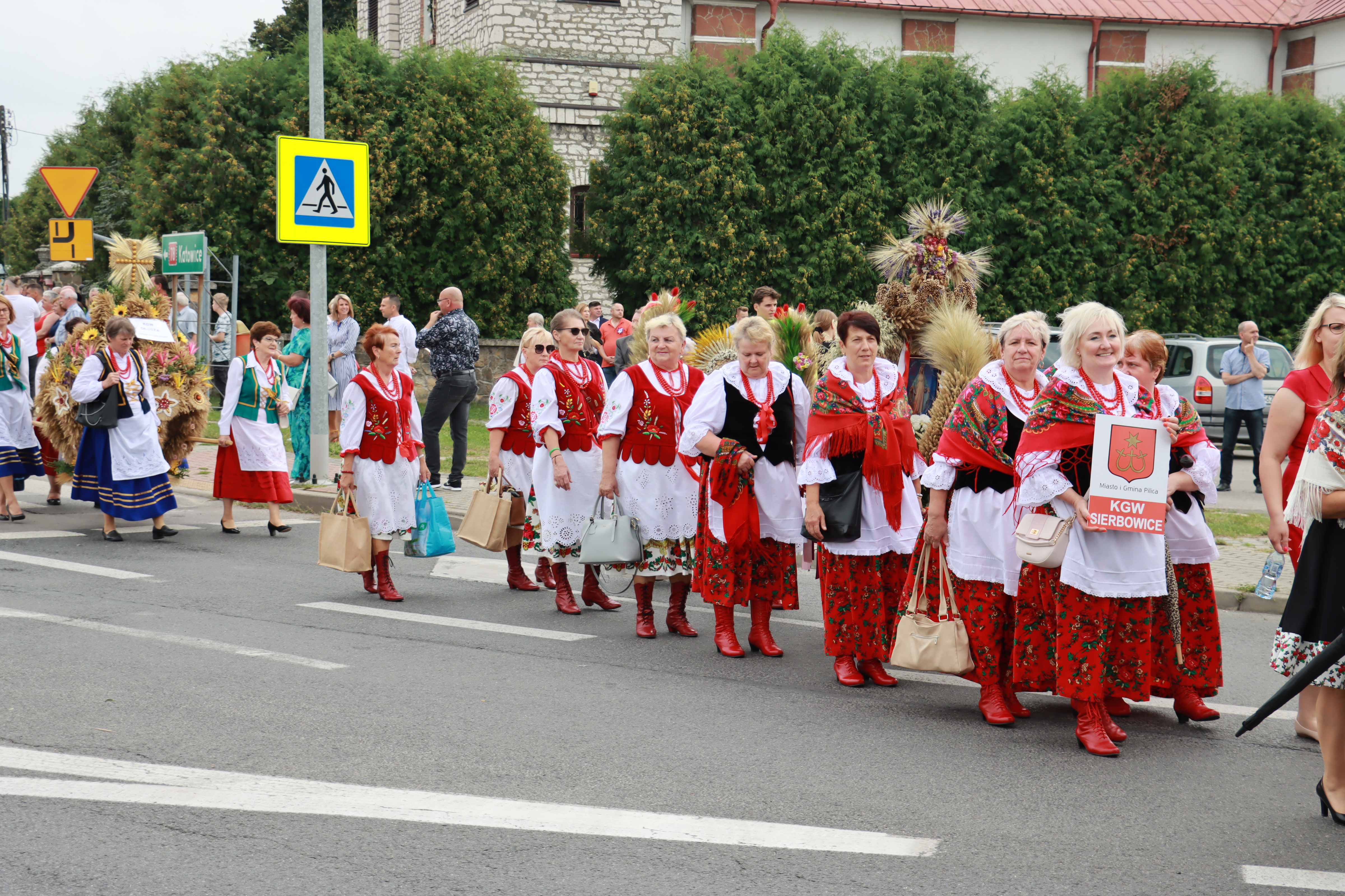 DOŻYNKI KROCZYCE - korowód i część oficjalna.