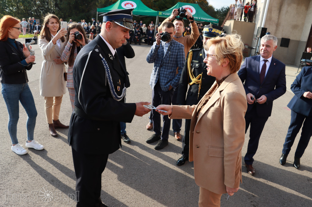 Fotorelacja - Przekazanie i poświęcenie nowego samochodu OSP Cynków