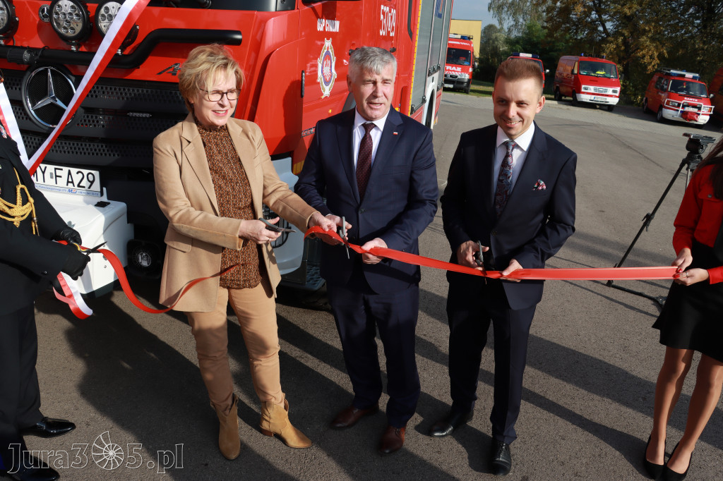 Fotorelacja - Przekazanie i poświęcenie nowego samochodu OSP Cynków