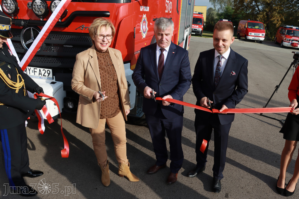 Fotorelacja - Przekazanie i poświęcenie nowego samochodu OSP Cynków