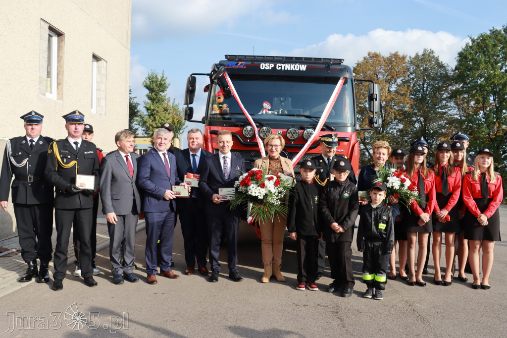 Fotorelacja - Przekazanie i poświęcenie nowego samochodu OSP Cynków