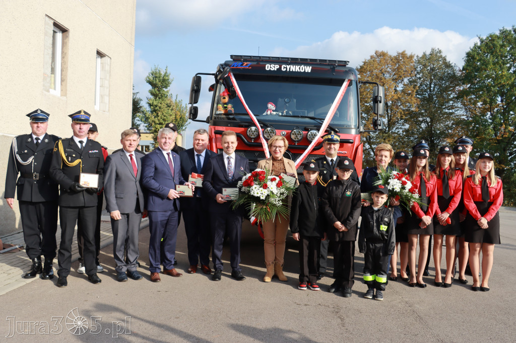 Fotorelacja - Przekazanie i poświęcenie nowego samochodu OSP Cynków