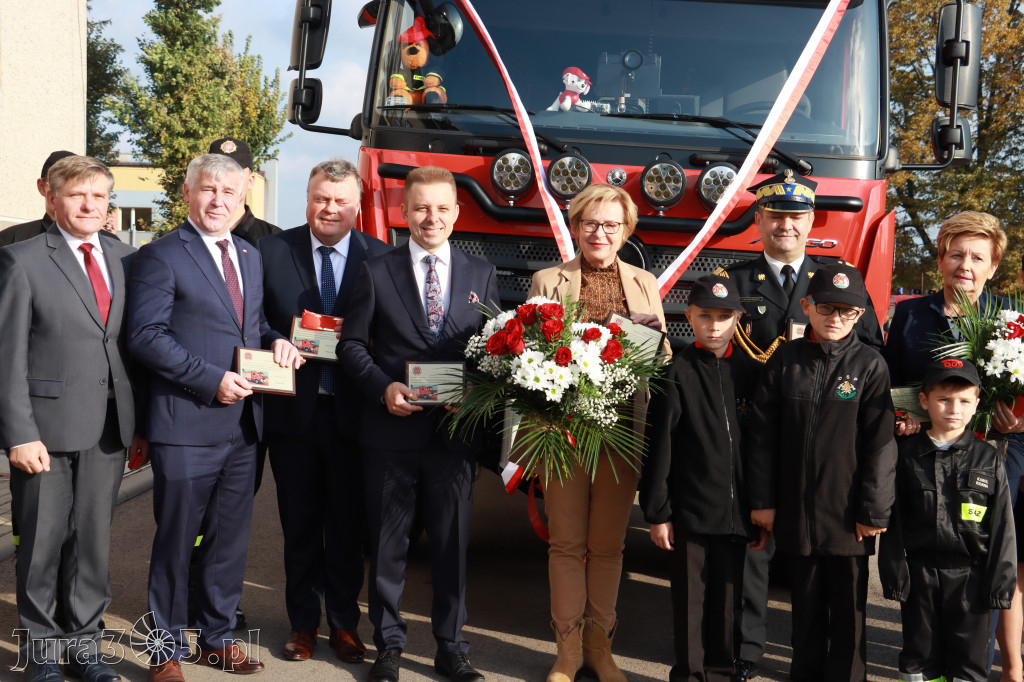 Fotorelacja - Przekazanie i poświęcenie nowego samochodu OSP Cynków