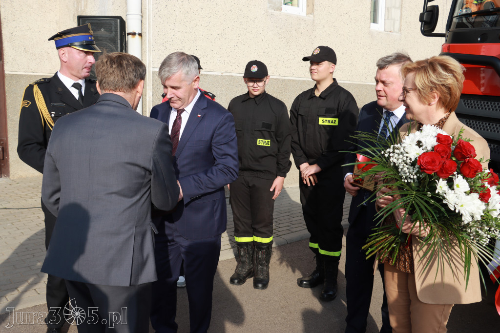 Fotorelacja - Przekazanie i poświęcenie nowego samochodu OSP Cynków