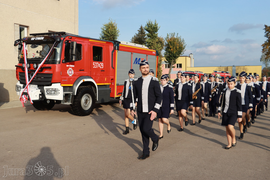Fotorelacja - Przekazanie i poświęcenie nowego samochodu OSP Cynków