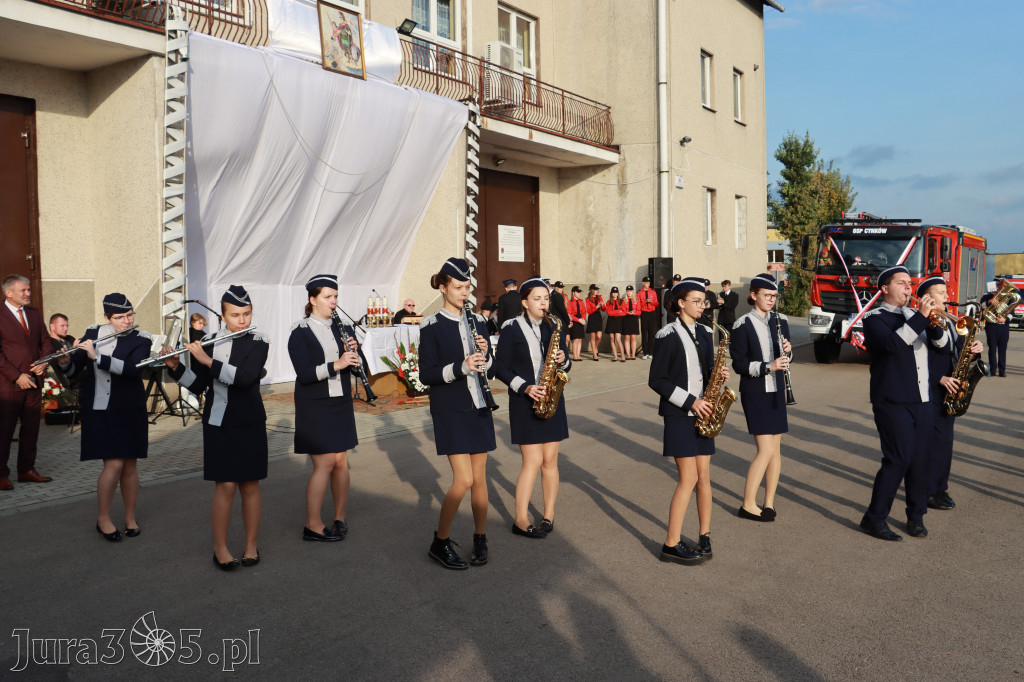 Fotorelacja - Przekazanie i poświęcenie nowego samochodu OSP Cynków