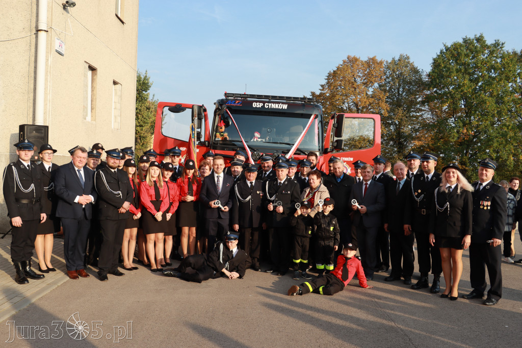 Fotorelacja - Przekazanie i poświęcenie nowego samochodu OSP Cynków