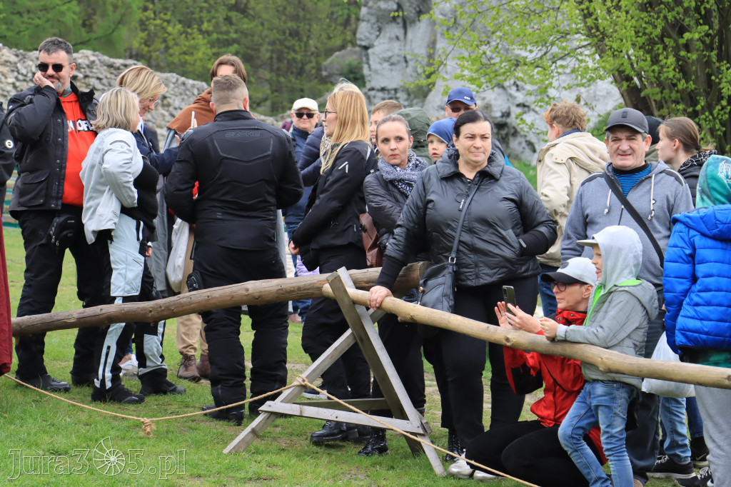 Fotorelacja z Zamku Ogrodzieniec Pokazy Sokolnicze