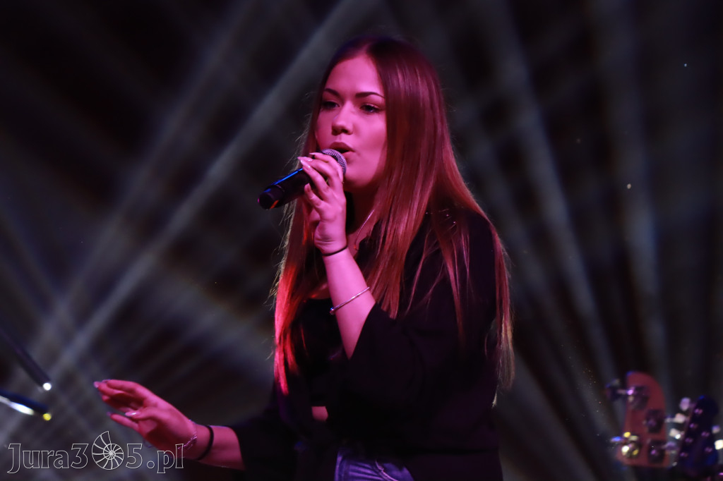 Fotorelacja:  Koncert w Koziegłowach - JULIA TKACZ!