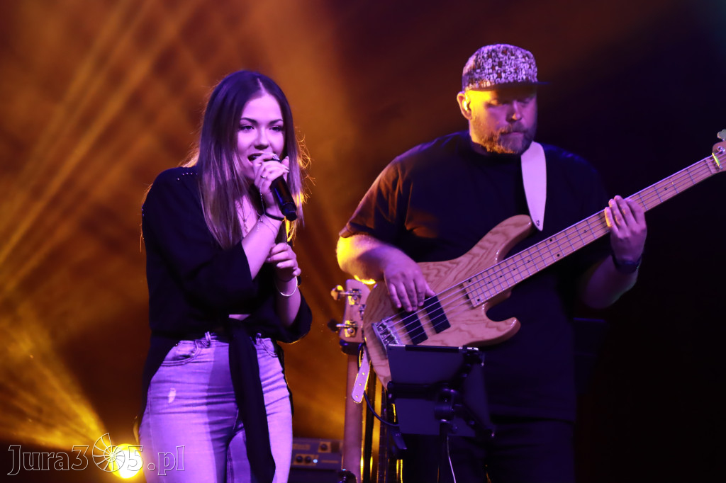 Fotorelacja:  Koncert w Koziegłowach - JULIA TKACZ!