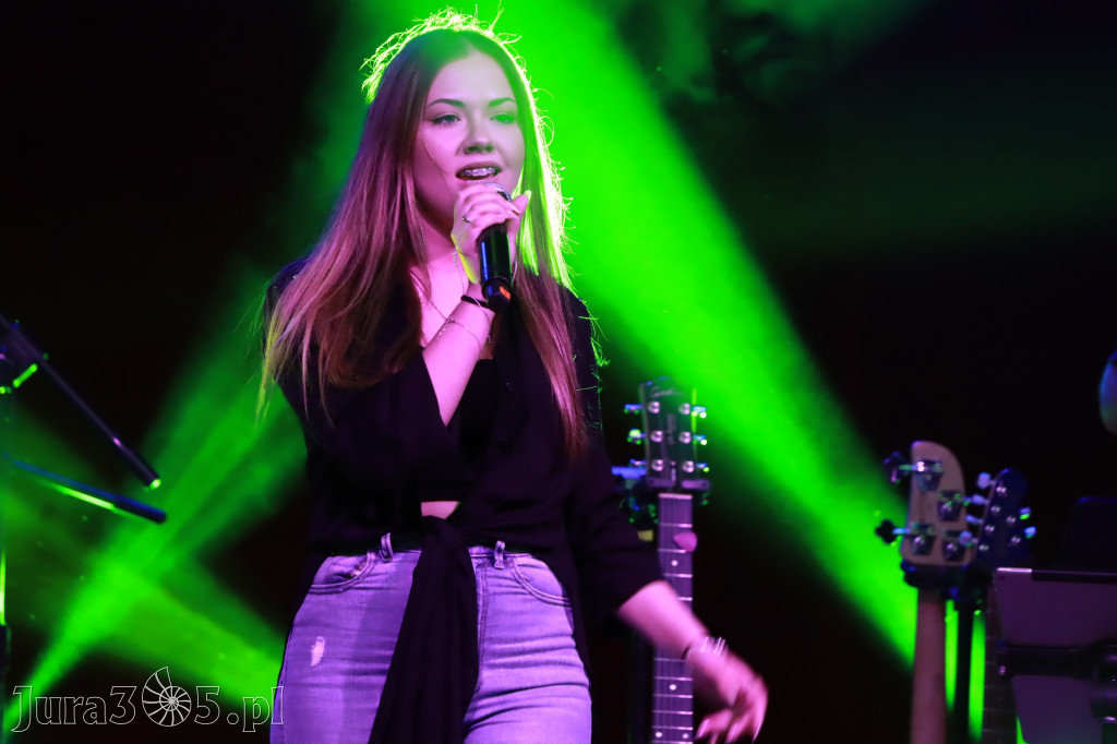 Fotorelacja:  Koncert w Koziegłowach - JULIA TKACZ!