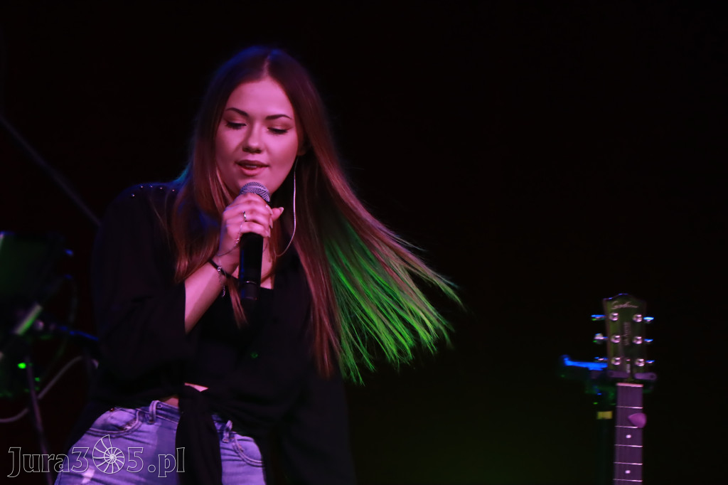 Fotorelacja:  Koncert w Koziegłowach - JULIA TKACZ!
