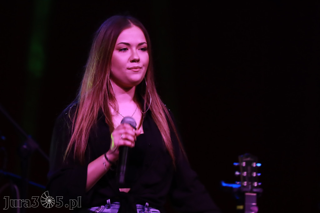 Fotorelacja:  Koncert w Koziegłowach - JULIA TKACZ!