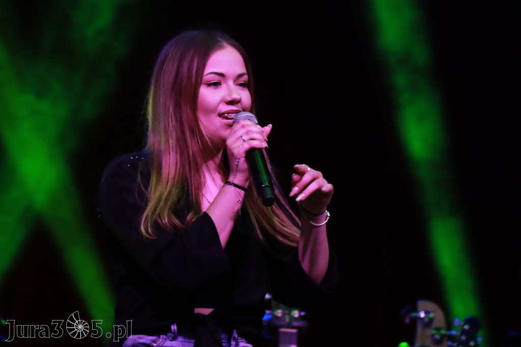 Fotorelacja:  Koncert w Koziegłowach - JULIA TKACZ!