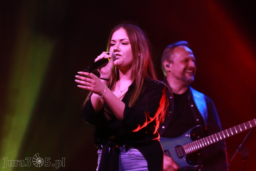 Fotorelacja:  Koncert w Koziegłowach - JULIA TKACZ!