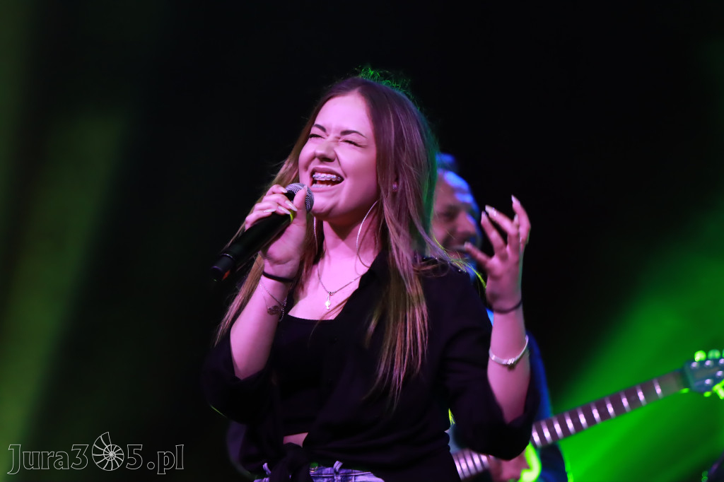 Fotorelacja:  Koncert w Koziegłowach - JULIA TKACZ!