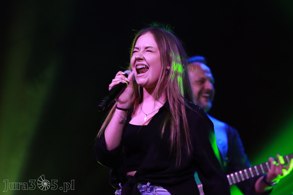 Fotorelacja:  Koncert w Koziegłowach - JULIA TKACZ!