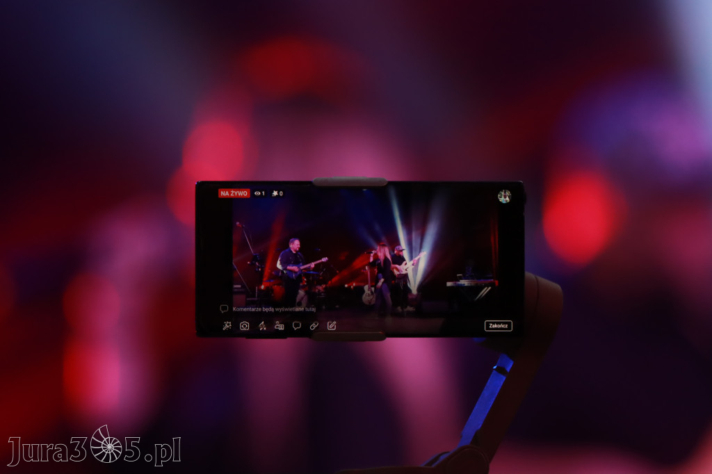 Fotorelacja:  Koncert w Koziegłowach - JULIA TKACZ!