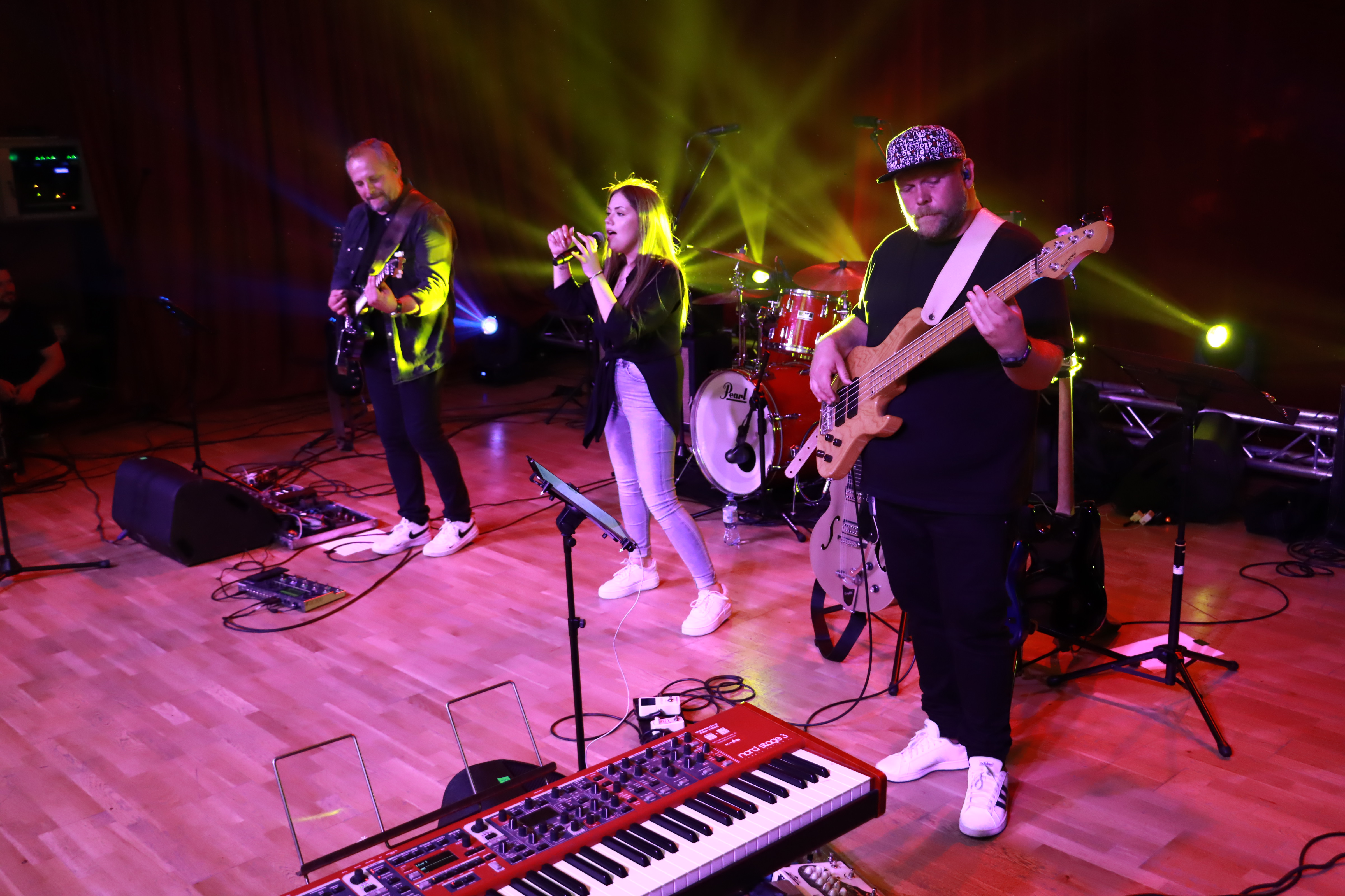 Fotorelacja:  Koncert w Koziegłowach - JULIA TKACZ!