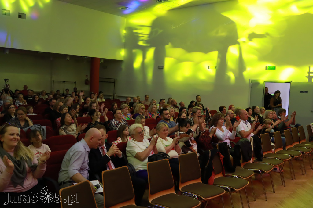 Fotorelacja:  Koncert w Koziegłowach - JULIA TKACZ!