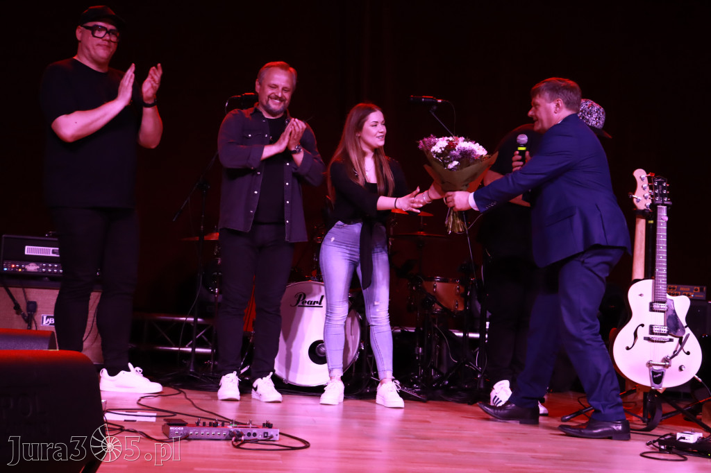 Fotorelacja:  Koncert w Koziegłowach - JULIA TKACZ!