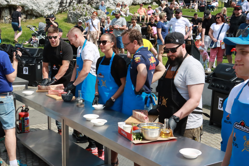 Zamek Ogrodzieniec: Mistrzostwa Polski w Grillowaniu Steków.