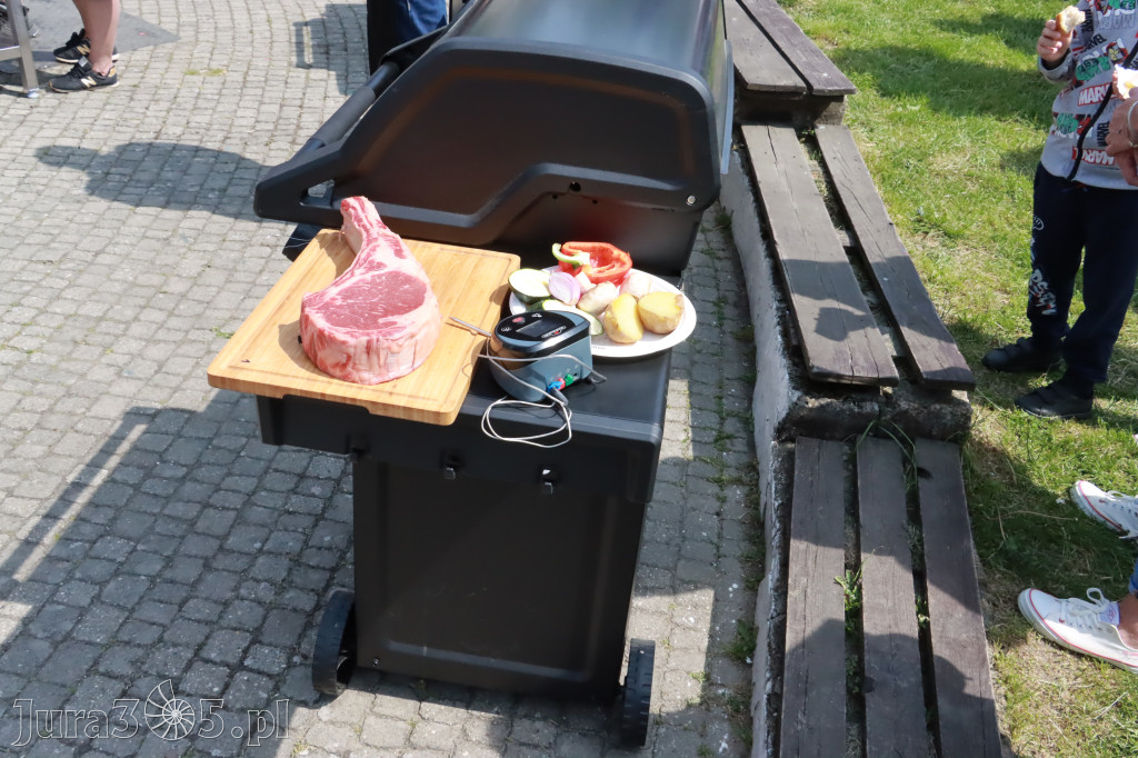 Zamek Ogrodzieniec: Mistrzostwa Polski w Grillowaniu Steków.