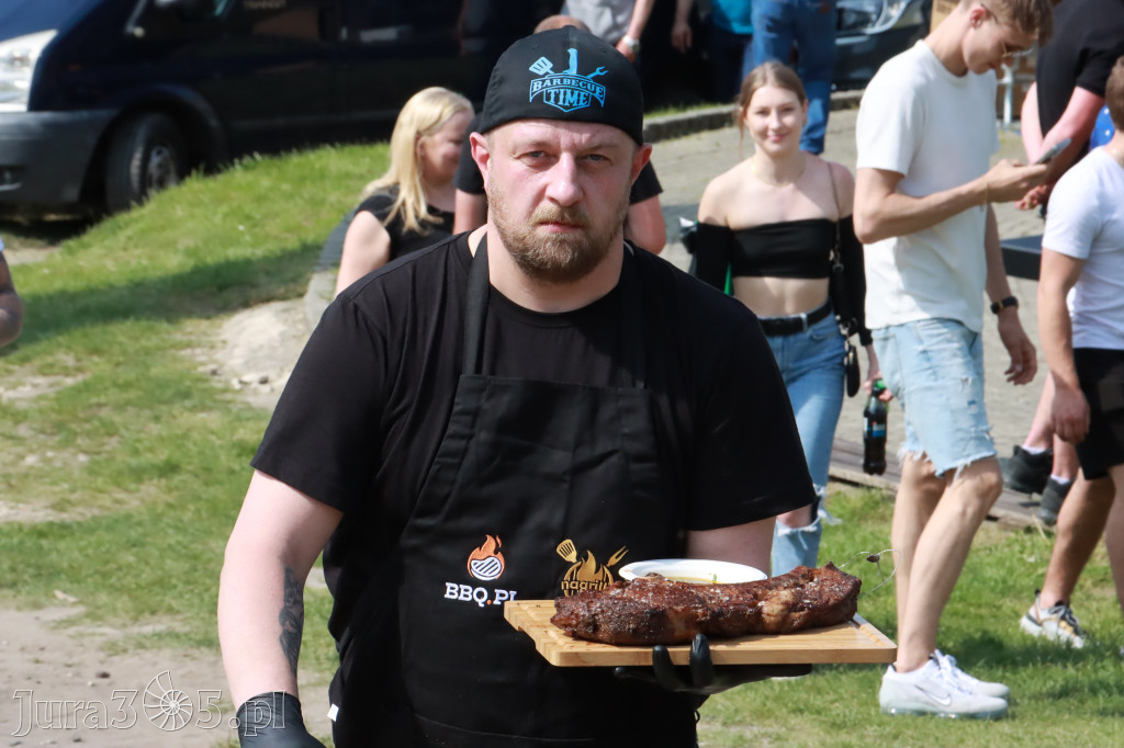 Zamek Ogrodzieniec: Mistrzostwa Polski w Grillowaniu Steków.
