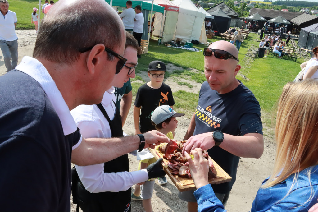 Zamek Ogrodzieniec: Mistrzostwa Polski w Grillowaniu Steków.