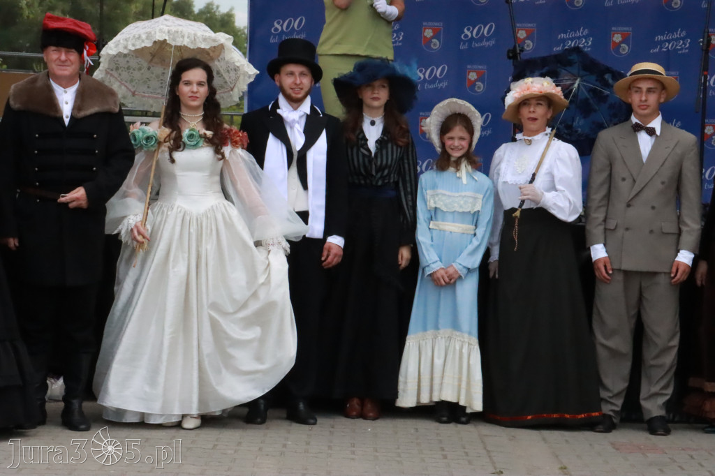 Fotorelacja: Pokazem Mody Historycznej we Włodowicach.