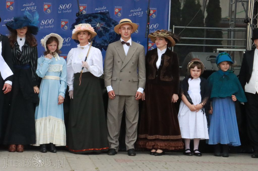 Fotorelacja: Pokazem Mody Historycznej we Włodowicach.