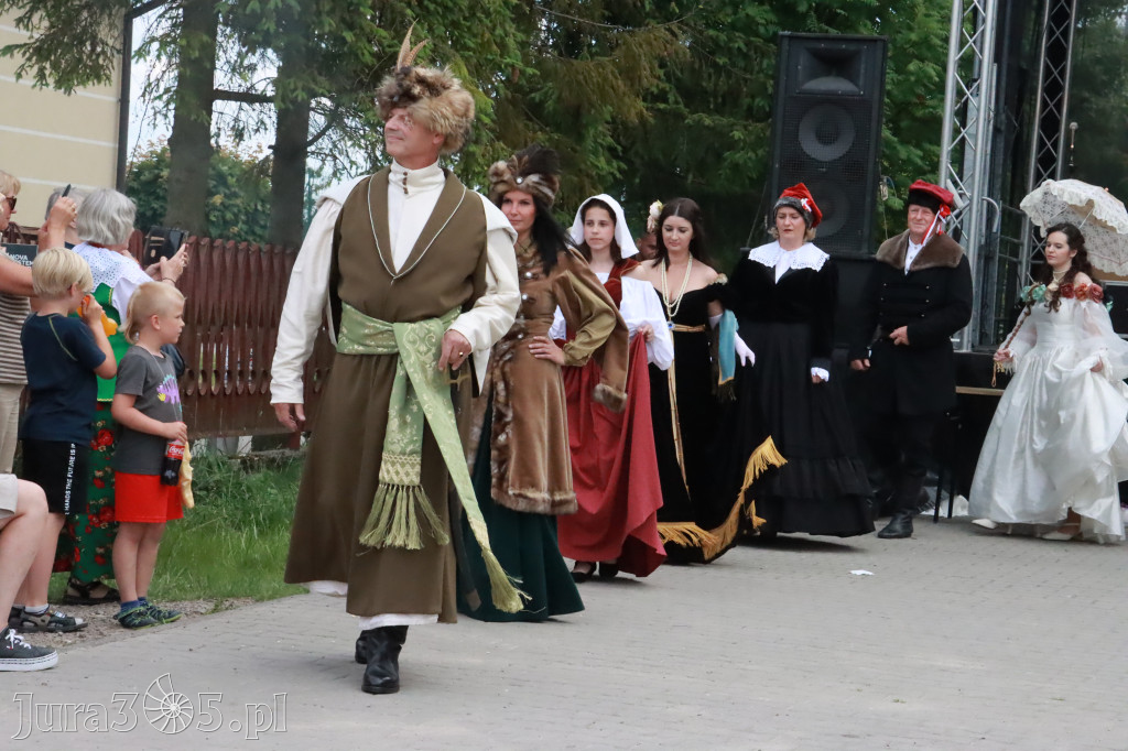 Fotorelacja: Pokazem Mody Historycznej we Włodowicach.