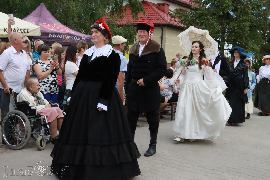 Fotorelacja: Pokazem Mody Historycznej we Włodowicach.