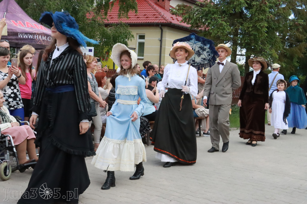 Fotorelacja: Pokazem Mody Historycznej we Włodowicach.