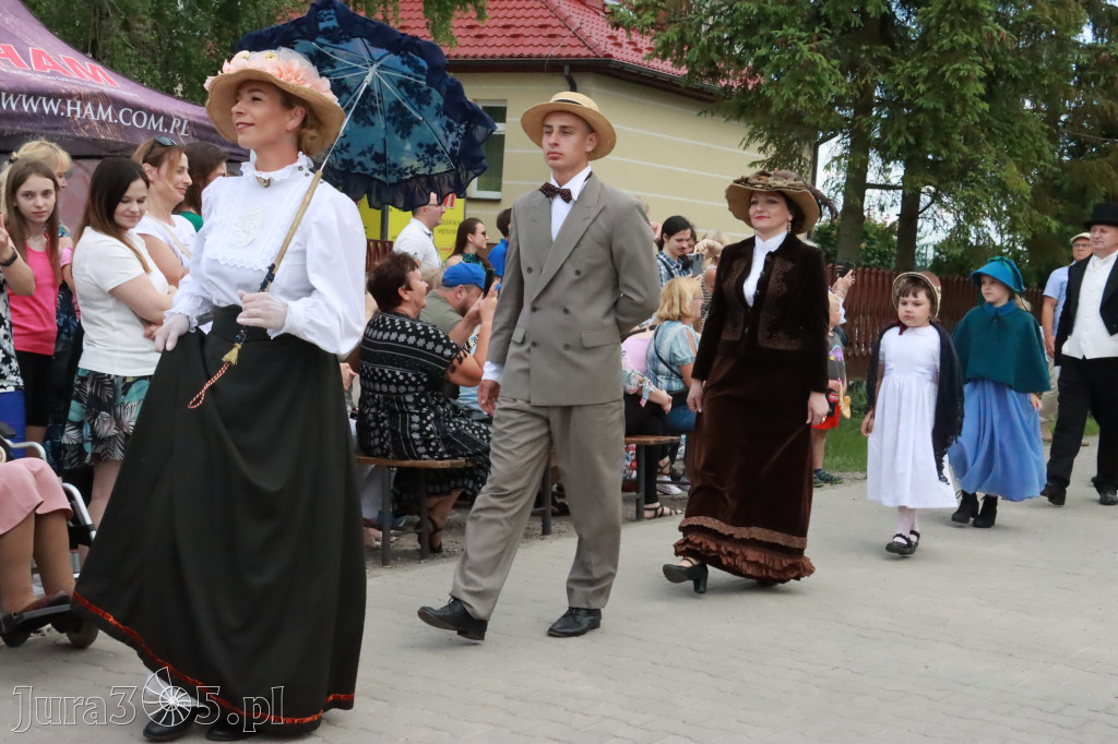 Fotorelacja: Pokazem Mody Historycznej we Włodowicach.
