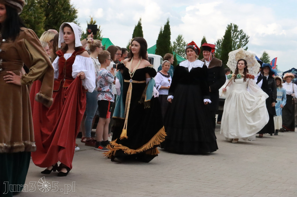 Fotorelacja: Pokazem Mody Historycznej we Włodowicach.