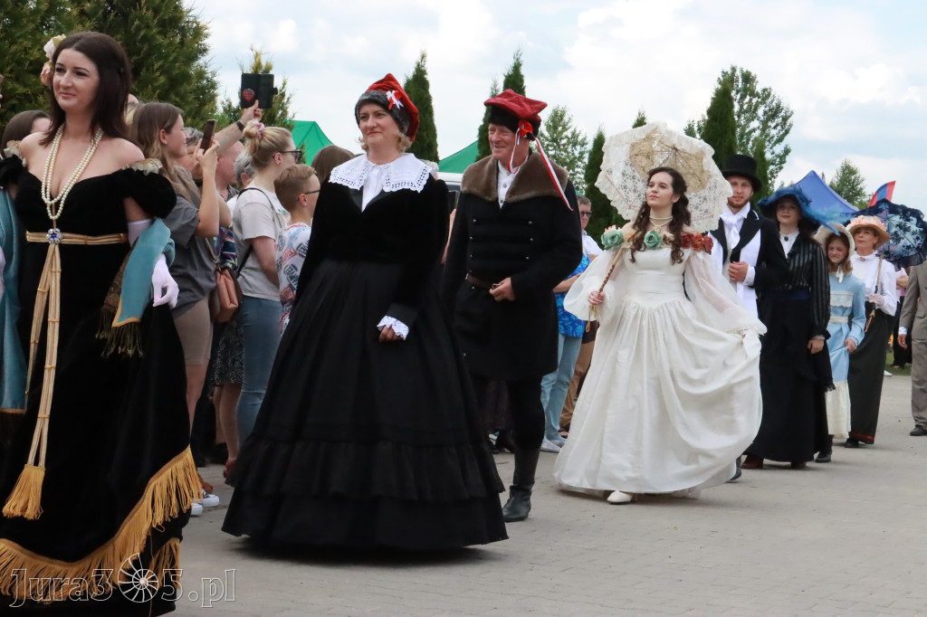 Fotorelacja: Pokazem Mody Historycznej we Włodowicach.
