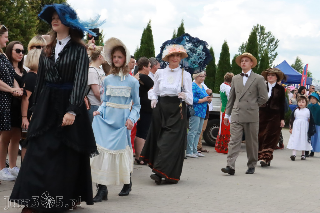 Fotorelacja: Pokazem Mody Historycznej we Włodowicach.