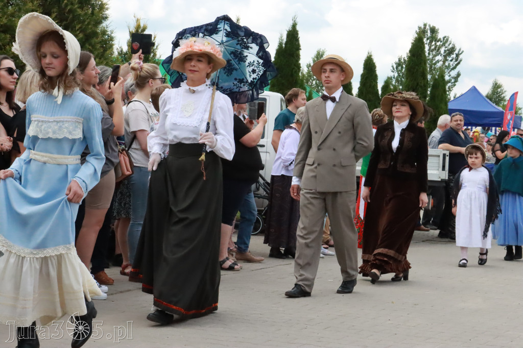 Fotorelacja: Pokazem Mody Historycznej we Włodowicach.