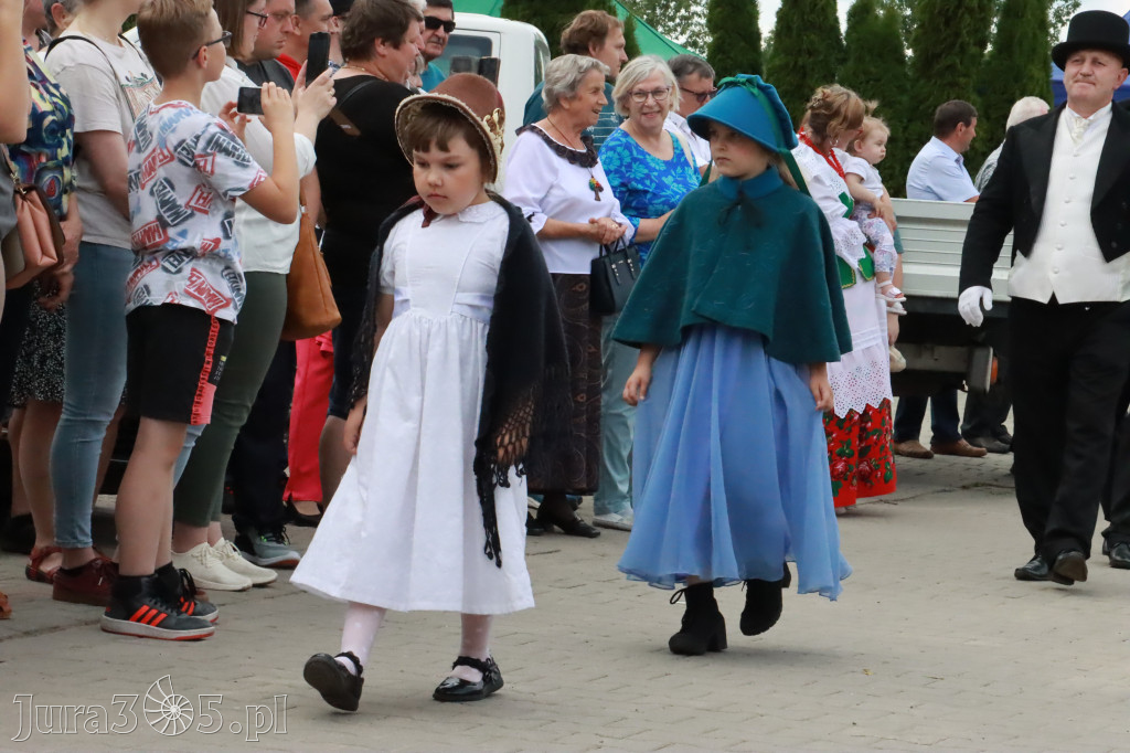 Fotorelacja: Pokazem Mody Historycznej we Włodowicach.