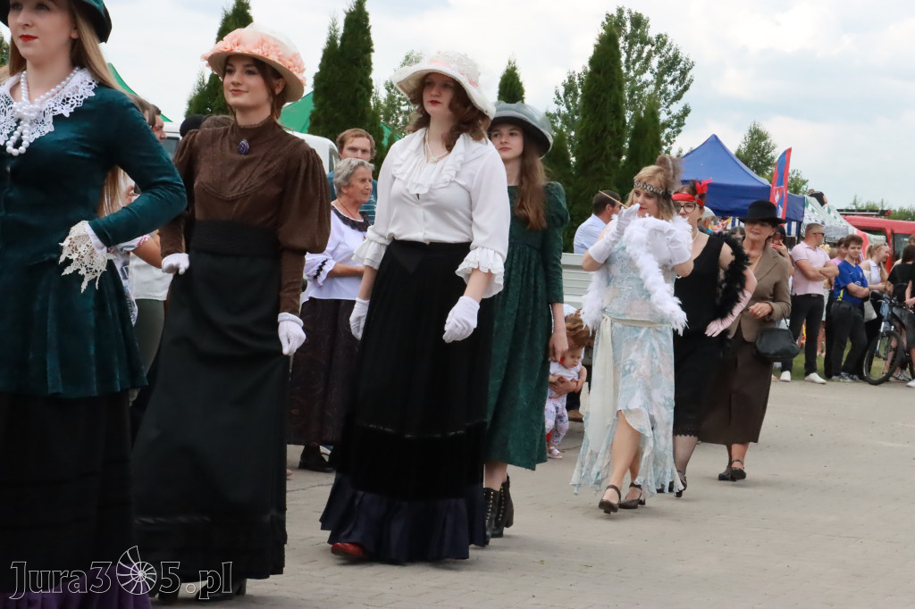 Fotorelacja: Pokazem Mody Historycznej we Włodowicach.