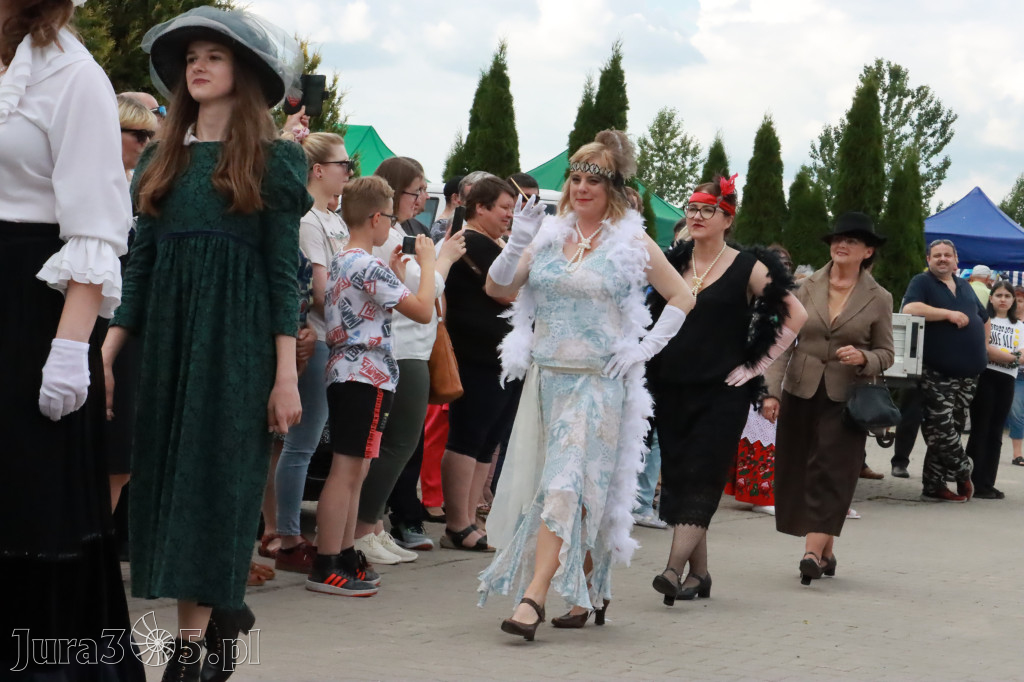 Fotorelacja: Pokazem Mody Historycznej we Włodowicach.