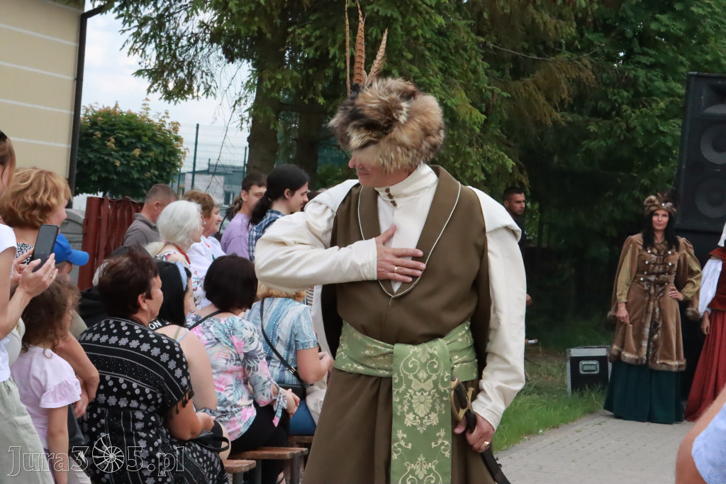 Fotorelacja: Pokazem Mody Historycznej we Włodowicach.