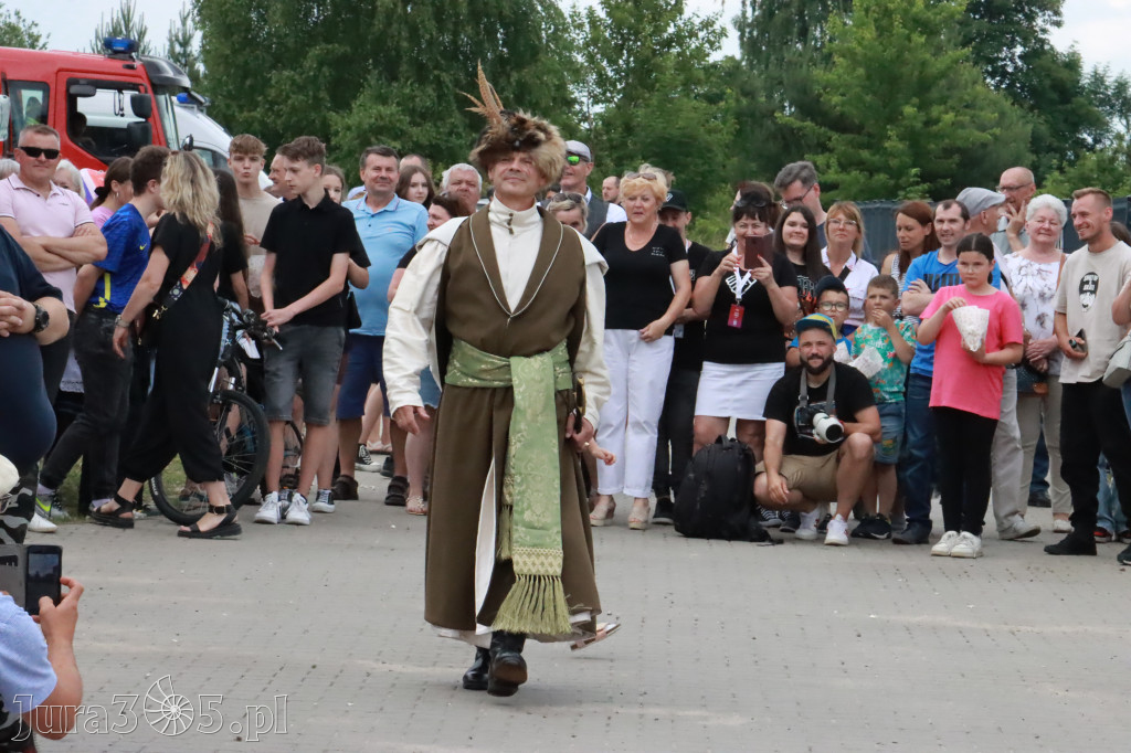 Fotorelacja: Pokazem Mody Historycznej we Włodowicach.