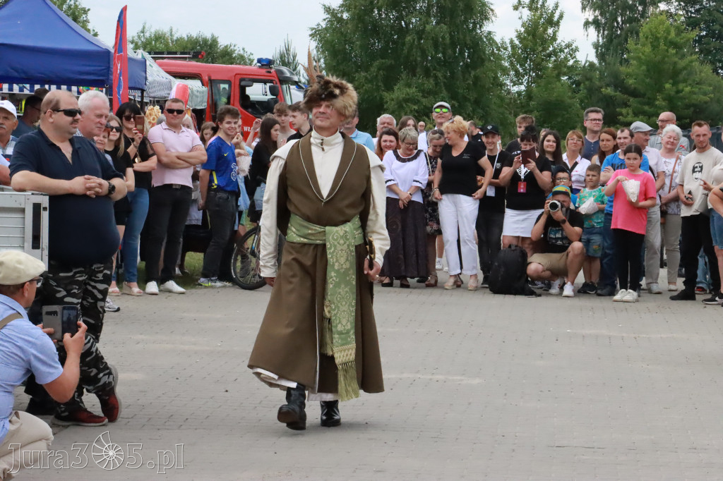 Fotorelacja: Pokazem Mody Historycznej we Włodowicach.