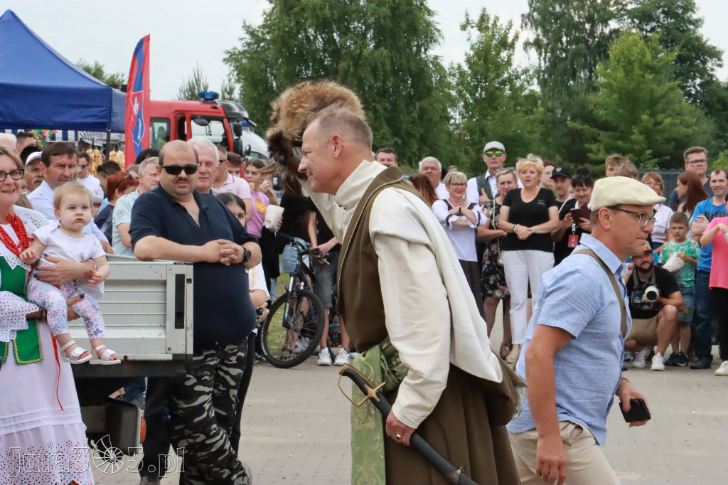 Fotorelacja: Pokazem Mody Historycznej we Włodowicach.