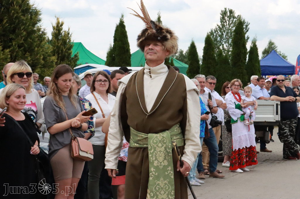 Fotorelacja: Pokazem Mody Historycznej we Włodowicach.